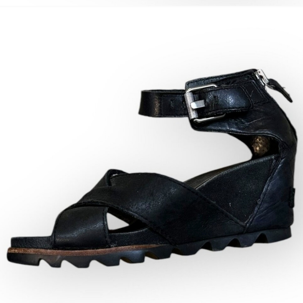 Sorel Women's Joanie II Sandals in Black Leather Buckle - Picture 2 of 6